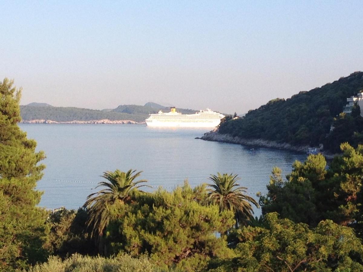 Dvori Lapad 2 Direct Sea View Apartment